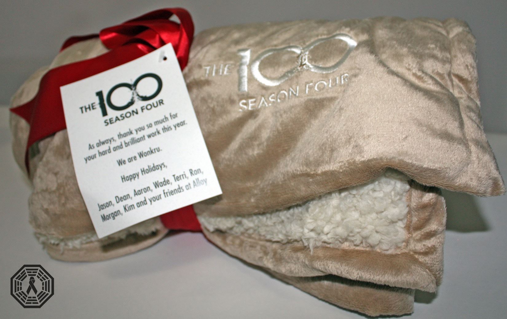 100 The Season 4 Blanket Water Bottle Set Exclusive Cast