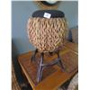 Image 1 : wicker stool