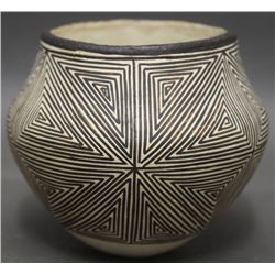 ACOMA POTTERY JAR (LEWIS)