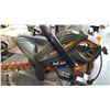 Image 2 : BLACK AND DECKER HEDGE TRIMMER ELECTRIC WORKING