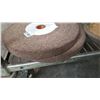 Image 2 : LARGE ABRASIVE SANDING DISC