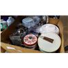 Image 2 : TWO BOXES OF KITCHEN ITEMS