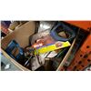 Image 2 : BOX OF TOOLS AND HAND SAWS