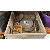 Image 1 : WOOD TRAY OF CUTTING DISCS