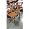 Image 2 : 3 RATTAN BARSTOOLS