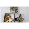 Image 1 : 3 TRAYS OF JEWELRY AND PINS