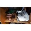 Image 1 : 2 SCALES AND MEAT SLICER