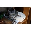 Image 2 : 2 SCALES AND MEAT SLICER