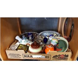 TRAY OF VINTAGE KITCHEN WARES