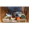 Image 1 : TRAY OF VINTAGE KITCHEN WARES