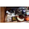 Image 2 : TRAY OF VINTAGE KITCHEN WARES