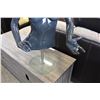 Image 2 : MANEQUIN TORSO AND GLASS STAND