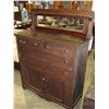 Image 1 : VITNAGE DRESSER WITH MIRROR GALLERY