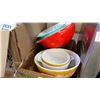 Image 2 : COLORED PYREX MIXING BOWLS