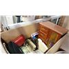 Image 2 : BOX OF ESTATE ITEMS VINTAGE RADIO JEWELLRY BOX ETC