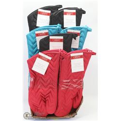 FLAT OF OVEN MITTS