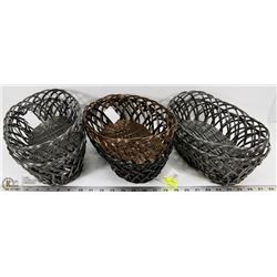LOT OF DECORATIVE BASKETS