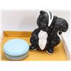Image 1 : SKUNK PIGGY BANK AND VINTAGE ESTATE TIN FILLED