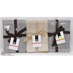 BUNDLE OF KITCHEN TOWELS