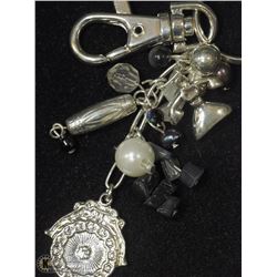  FASHION KEYCHAIN