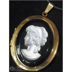  FASHION LOCKET WITH CORD