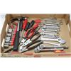 Image 1 : FLAT OF WRENCHES AND OTHER HAND TOOLS