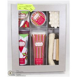MERRY & BRIGHT BATH SET INCL LOTIONS, SOAPS,