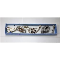 7 - LOT OF 6 VINTAGE BROOCHES