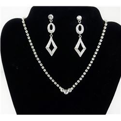 16 - VINTAGE CLEAR RHINESTONE