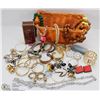 Image 1 : BASKET WITH ASSORTED FASHION JEWELRY AND