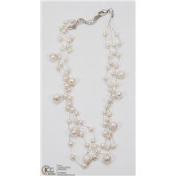 WHITE FRESHWATER PEARL NECKLACE.