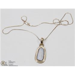 STERLING SILVER NECKLACE WITH OPAL PENDANT.