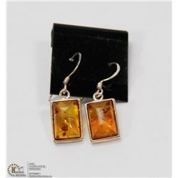STERLING SILVER AND AMBER EARRINGS.