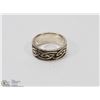 Image 1 : STERLING SILVER CELTIC BAND RING SIZE 10.
