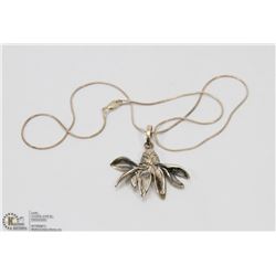 STERLING SILVER CORNFLOWER NECKLACE.