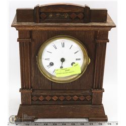 ANTIQUE WOODEN MANTLE CLOCK