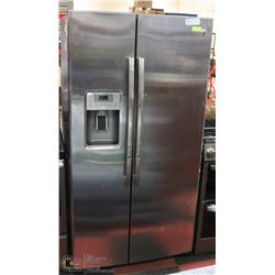 GE STAINLESS STEEL FRENCH DOOR REFRIGERATOR WITH