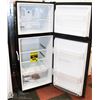 Image 2 : GE BLACK APARTMENT SIZE FRIDGE MODEL GPE12FGKBBB