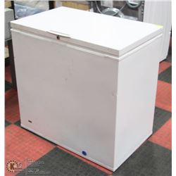 FRIDGIDAIRE DEEP FREEZER 35X22X34