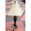 Image 1 : TABLE LAMP WITH SHADE