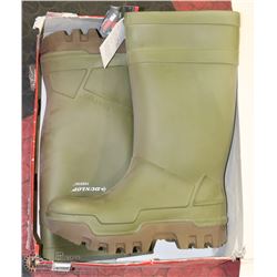 PAIR OF DUNLOP SIZE 14 STEEL TOE RUBBER BOOTS