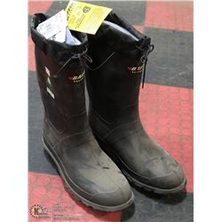 PAIR OF BAFFIN SIZE 11 STEEL TOE RAIN BOOTS