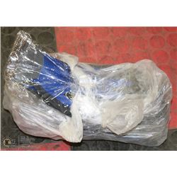 PACK OF 12 NITRILE GLOVES SIZE UNKNOWN