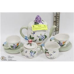 9PC VINTAGE GARTLEN PRINCESS HOUSE MINI TEA SET.
