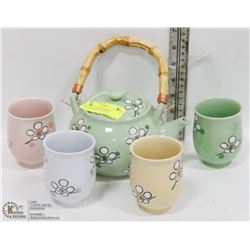6PC TEA SET WITH BAMBOO HANDLE TEAPOT & 4 CUPS.