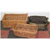 Image 1 : 3 XL BASKETS WITH WOOD HANDLES