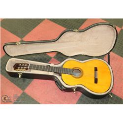 YAMAHA  ACOUSTIC GUITAR IN PADDED CASE