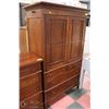 Image 2 : LEXINGTON FURNITURE INDUSTRIES SOLID WOOD 3 PC
