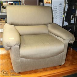 GREEN FABRIC ARM CHAIR 32X35