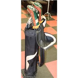 SET OF DAIWA GOLF CLUBS WITH GOLF BAG.